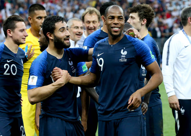 在本菲卡出 在本菲卡出