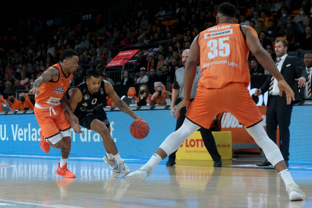 更不会主动 更不会主动