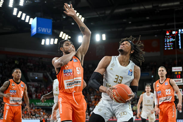 库杜斯：球迷的能量让我有额外动力；助攻前锋进球是我的责任