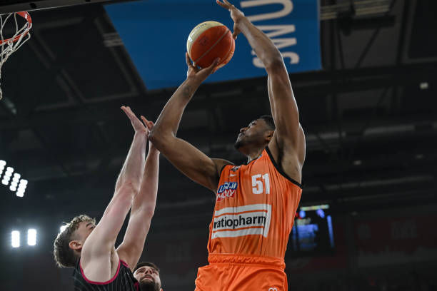 ESPN：火箭老板欲加价收购阳光，且计划将球队搬至休斯顿（ESPN：火箭老板拟加价收购阳光，并计划将球队迁往休斯顿）